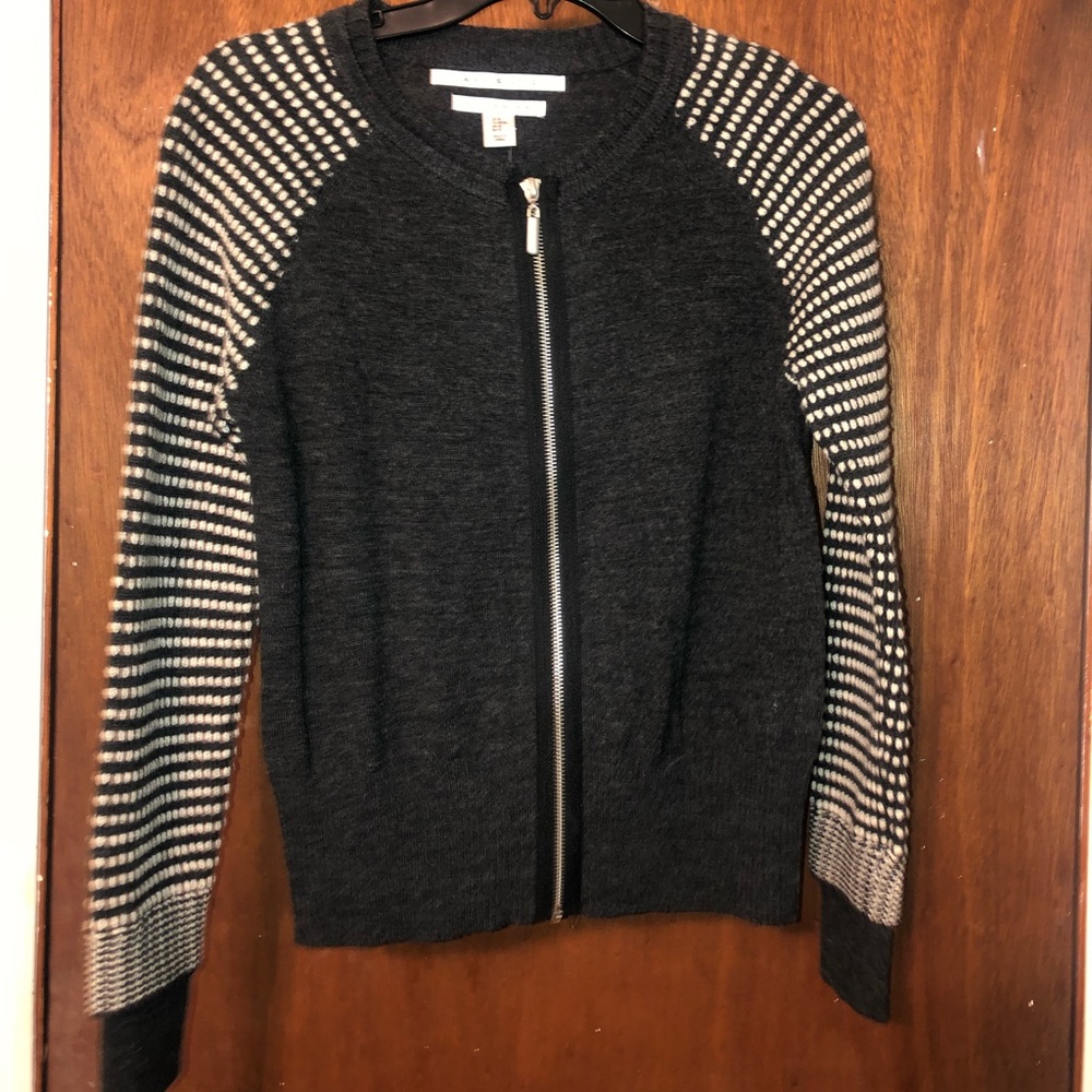 Max Studio sweater with 100% Extrafine Merino Wool